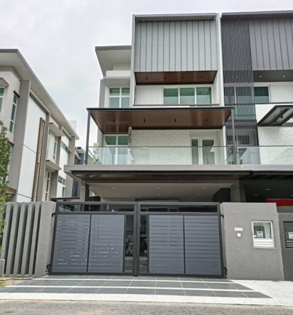Gate & Awning